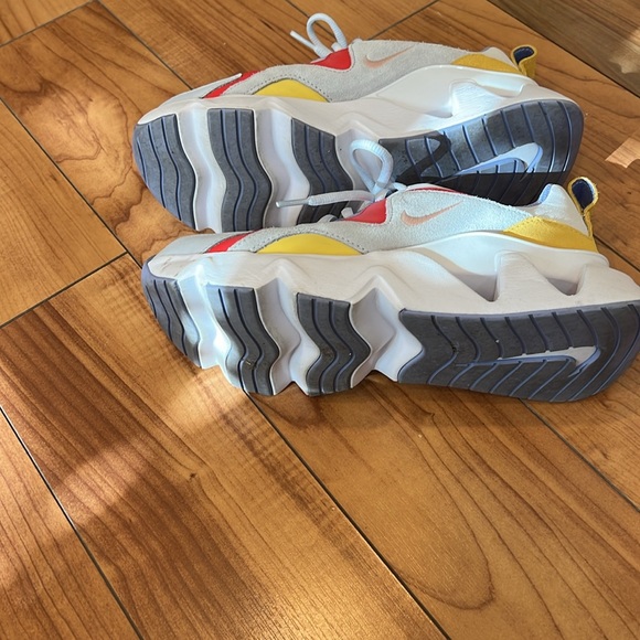 Nike Sneakers - Picture 4 of 4